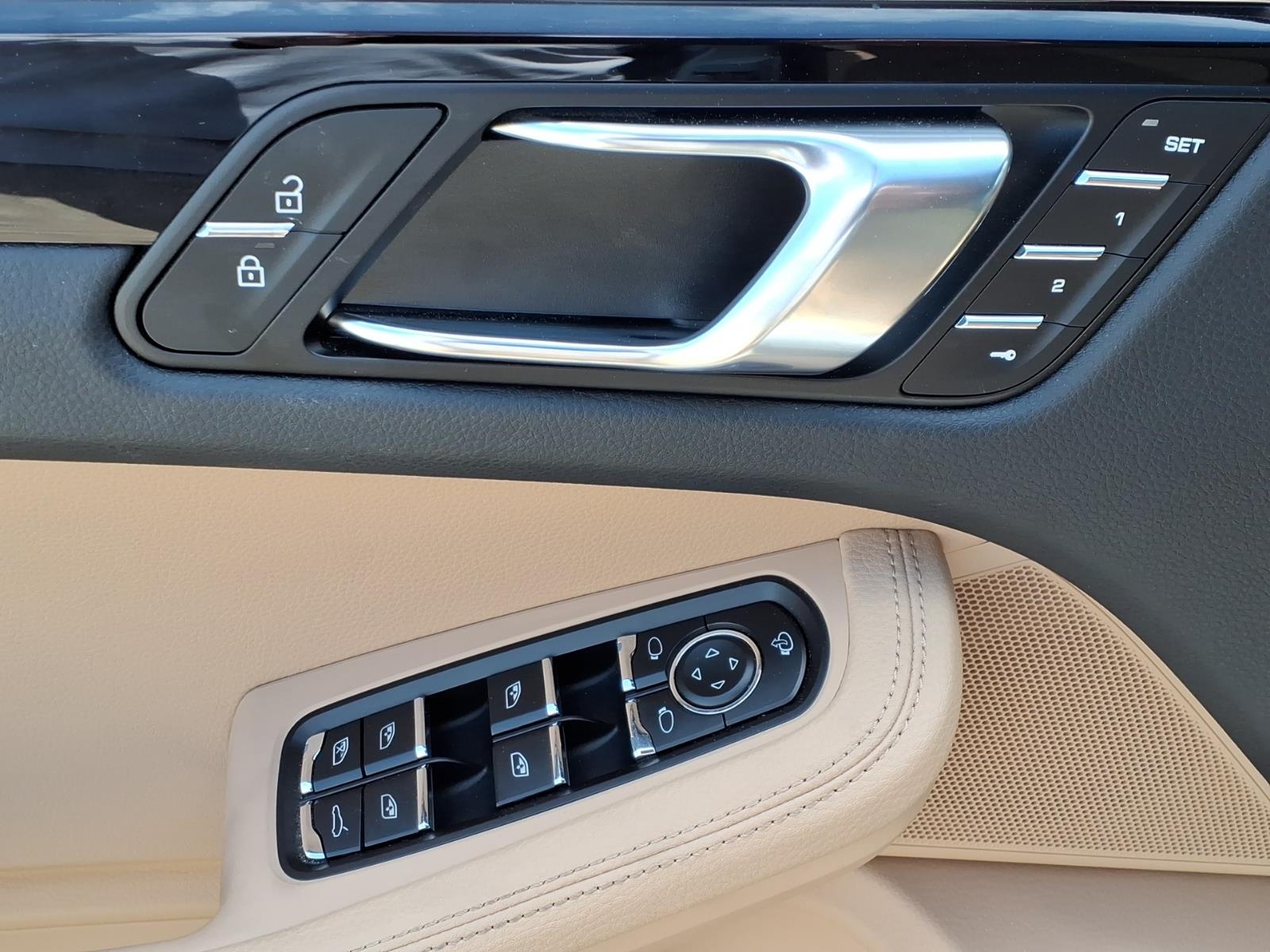 PorscheMacan19