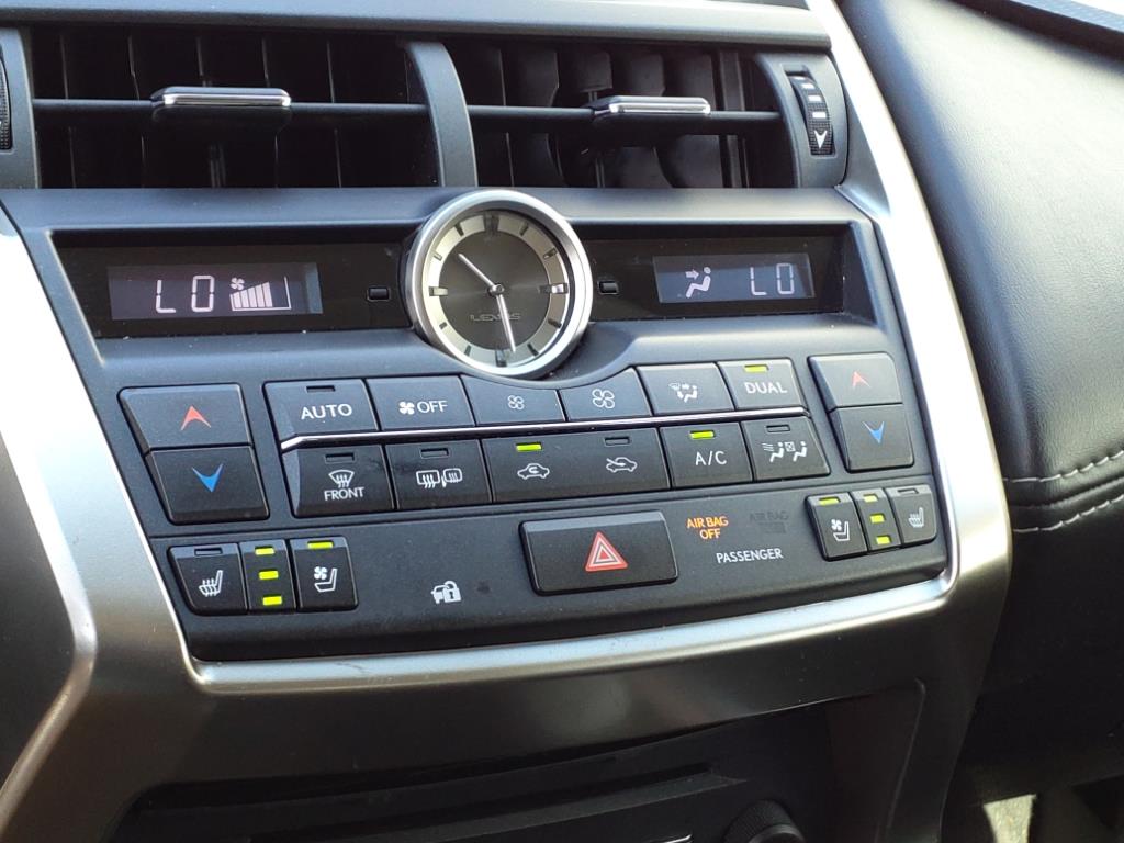 LexusNX 200t21