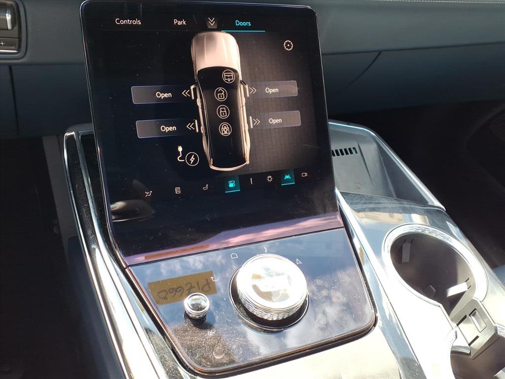 CadillacEscalade IQ23