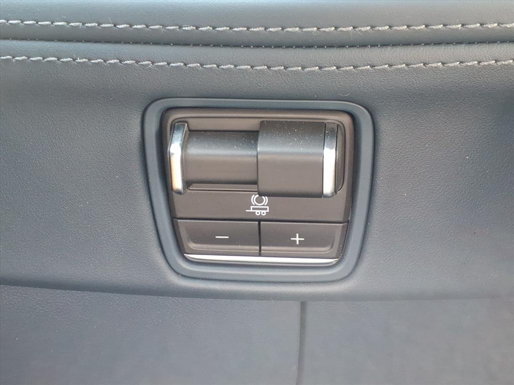 CadillacEscalade IQ24