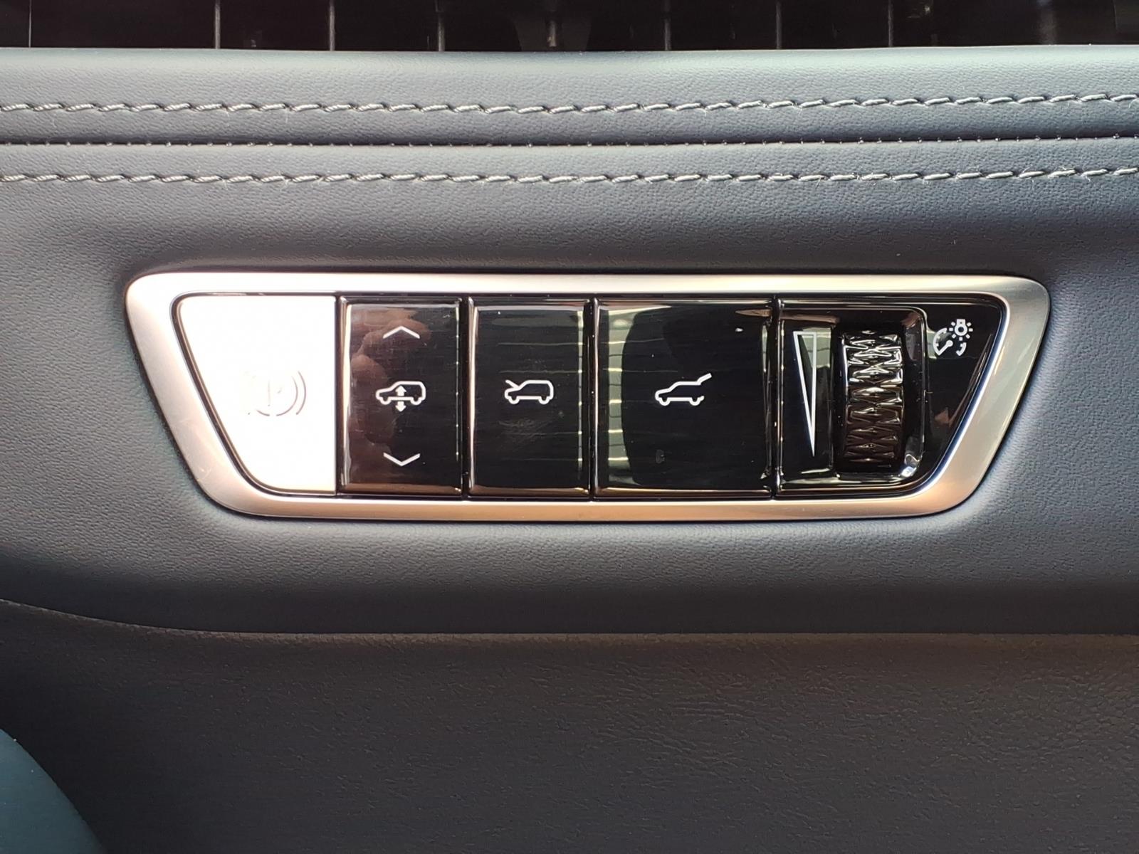 CadillacEscalade IQ25
