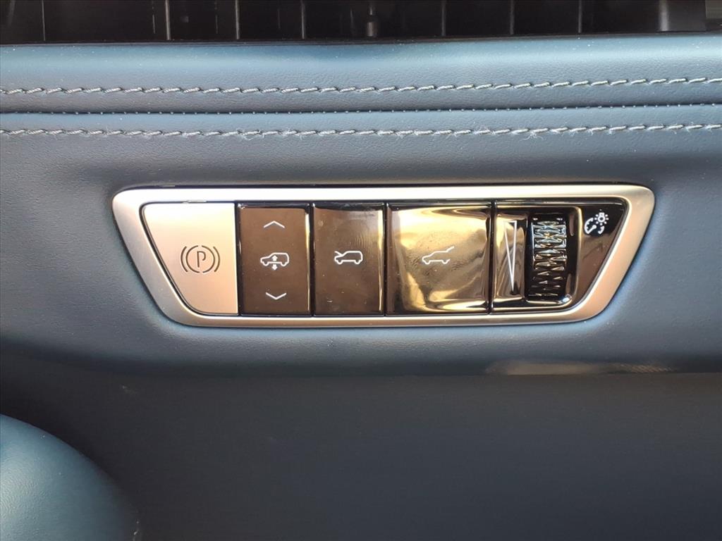 CadillacEscalade IQ25