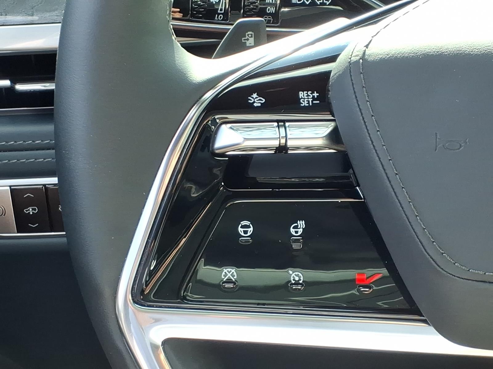 CadillacEscalade IQ26