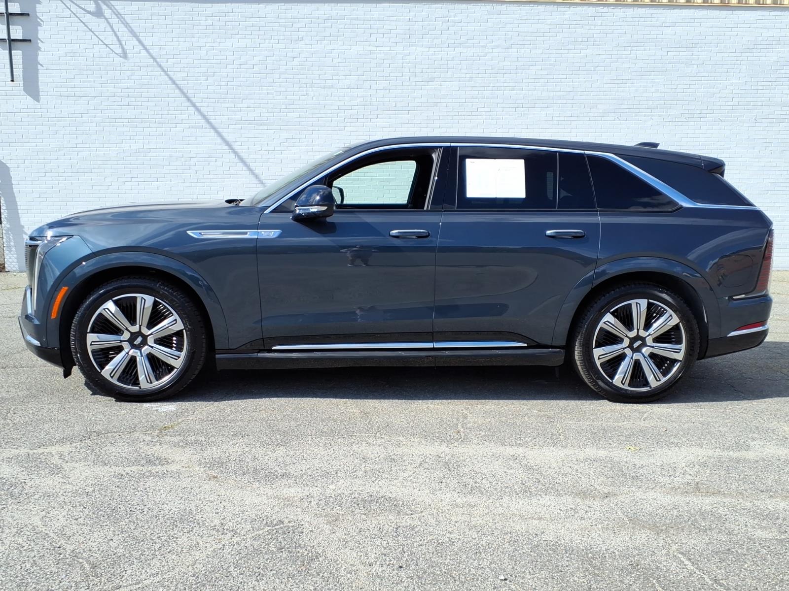 CadillacEscalade IQ2