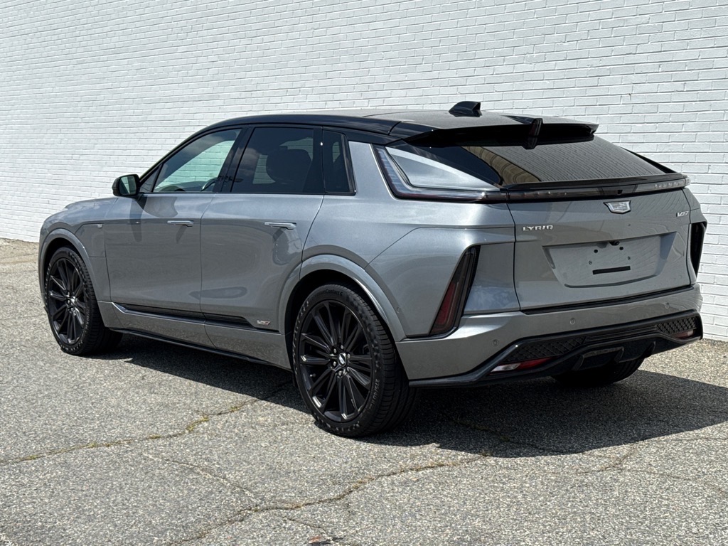 CadillacLYRIQ-V3