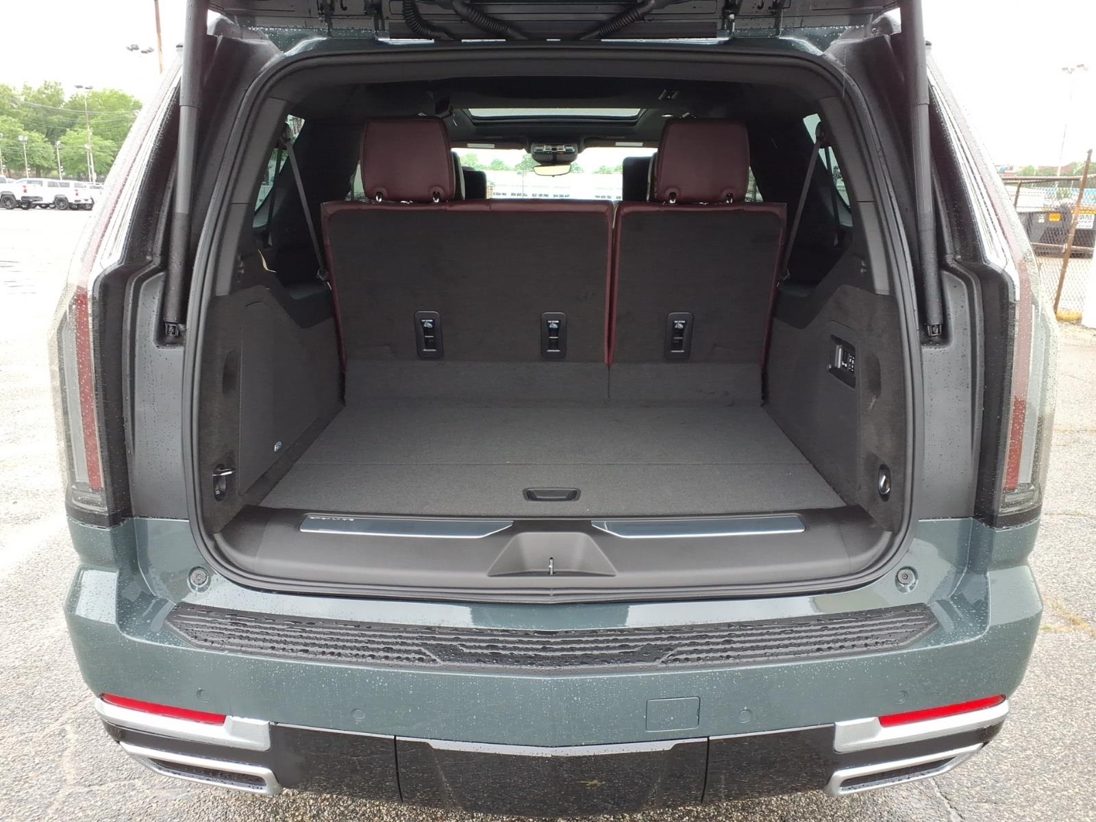 CadillacEscalade ESV4