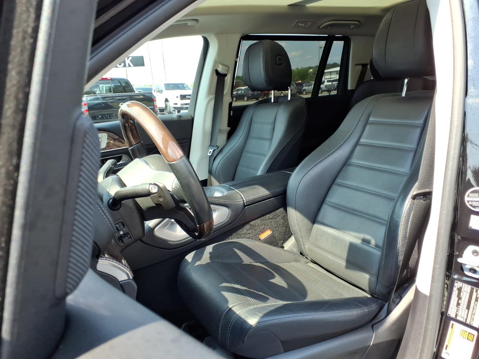 Mercedes-BenzGLS4
