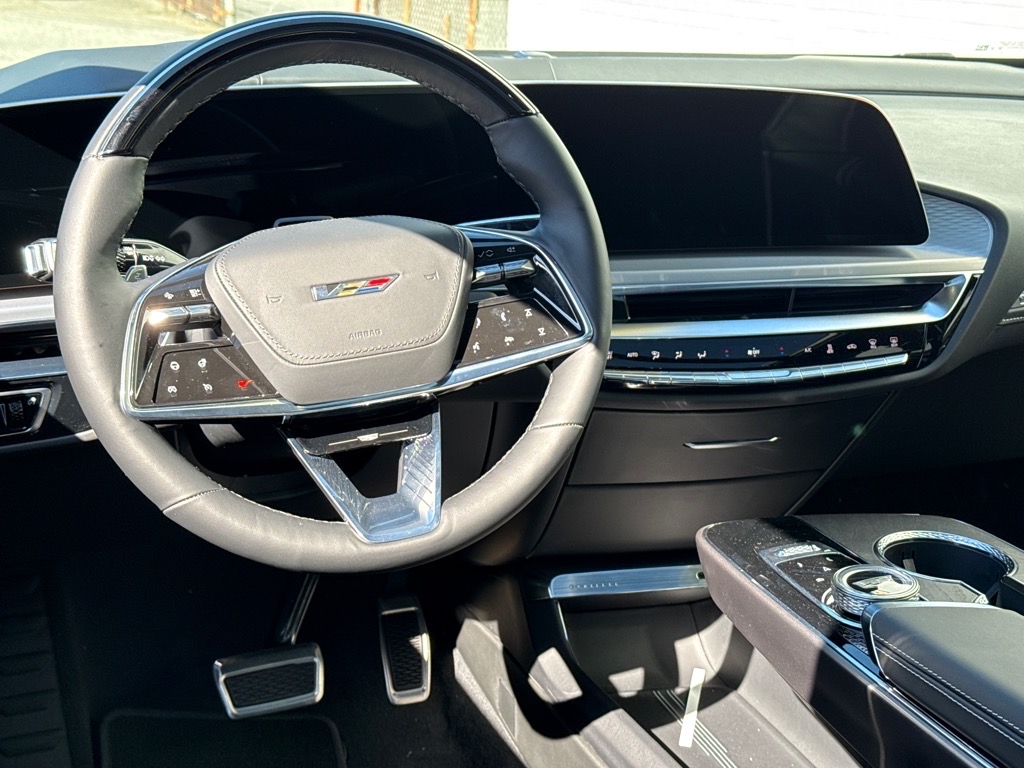 CadillacLYRIQ-V5