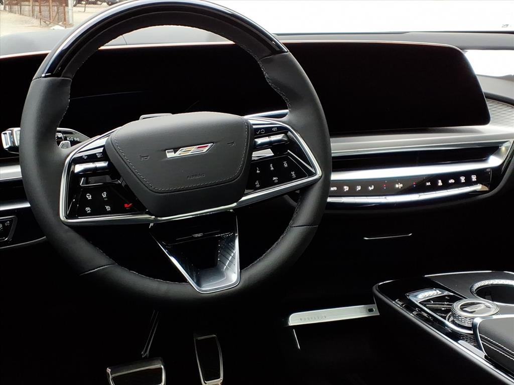 CadillacLYRIQ-V5