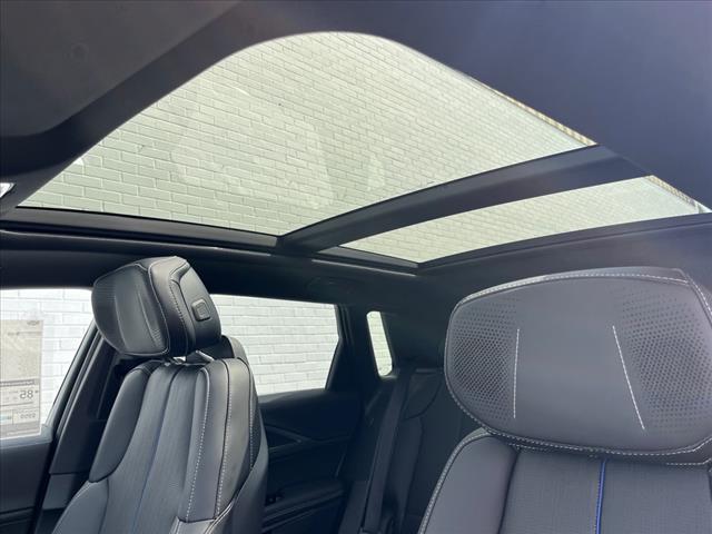 2025 Cadillac LYRIQ Luxury 3