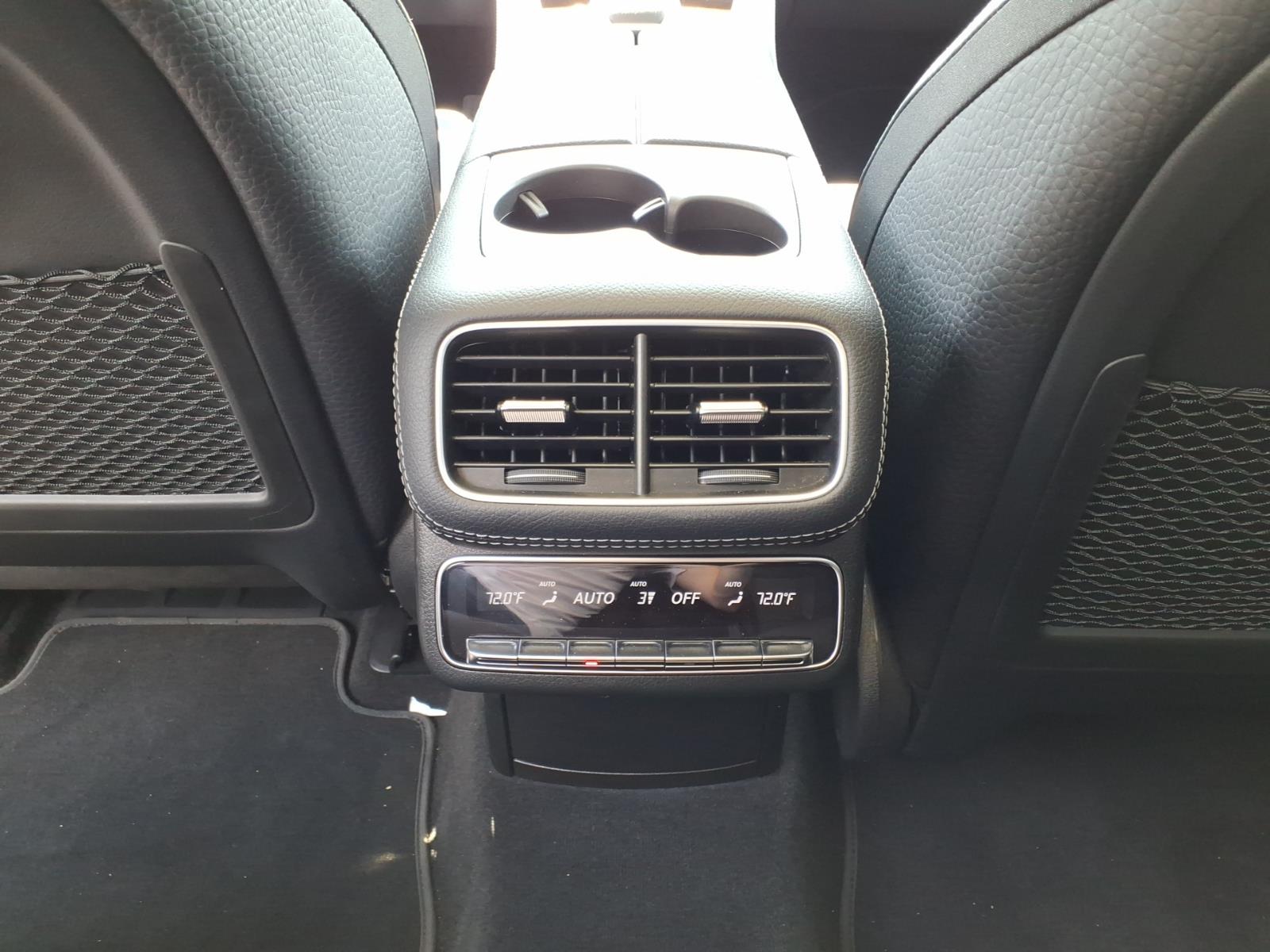 Mercedes-BenzGLS7