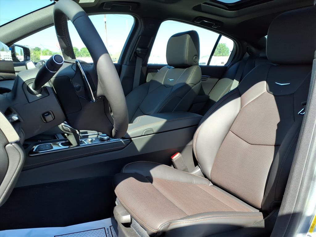 CadillacCT5-V7
