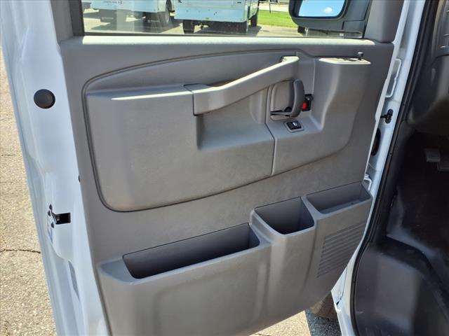 2025 Chevrolet Express RWD 2500 135