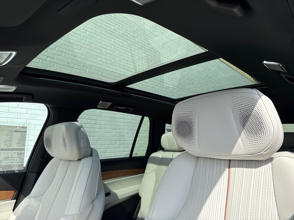 CadillacVISTIQ8
