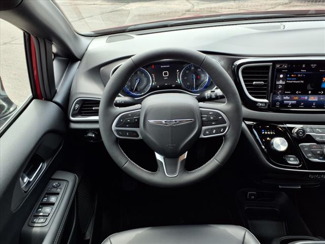 2025 Chrysler Voyager LX
