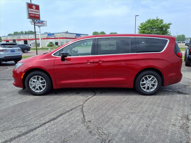 2025 Chrysler Voyager LX