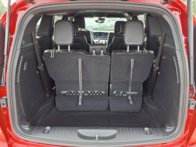 2025 Chrysler Voyager LX