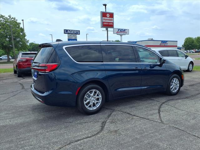 2025 Chrysler Pacifica Select