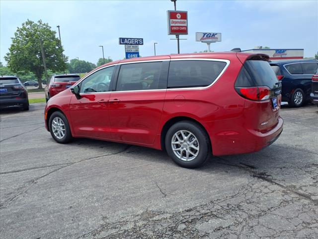 2025 Chrysler Voyager LX