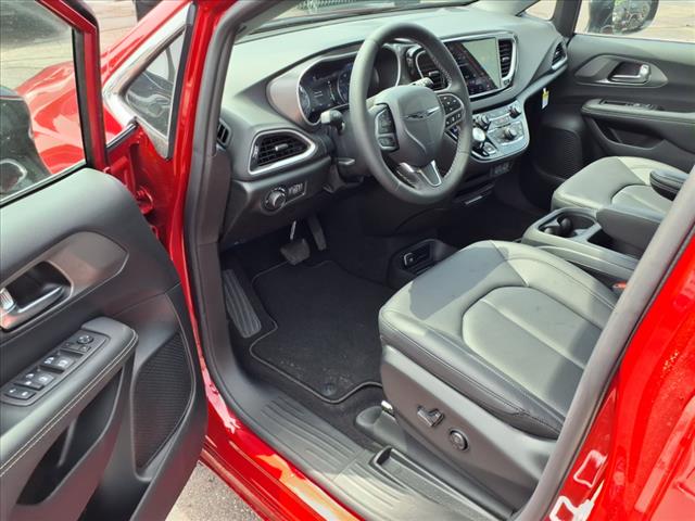2025 Chrysler Voyager LX