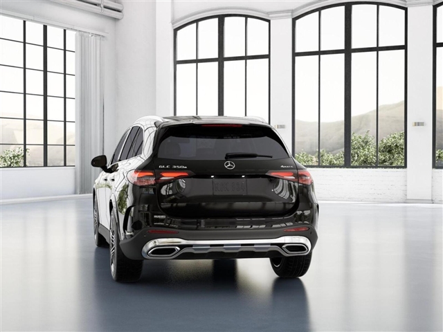 2025 Mercedes-Benz GLC 