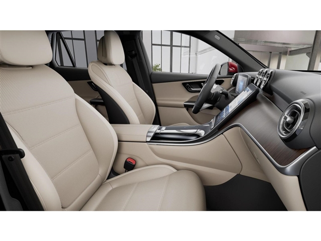 2025 Mercedes-Benz GLC 