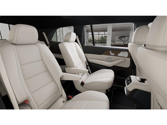 2025 Mercedes-Benz GLS 