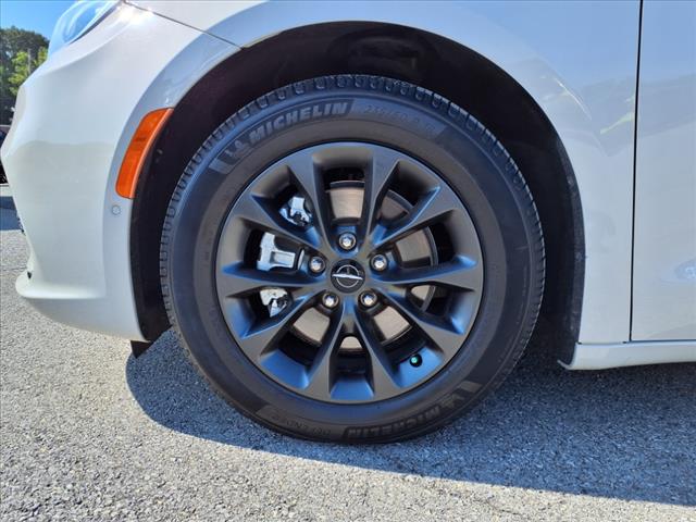 2021 Chrysler Pacifica Limited - Photo 10