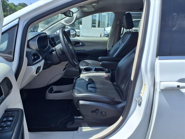 2023 Chrysler Pacifica Touring L - Photo 11