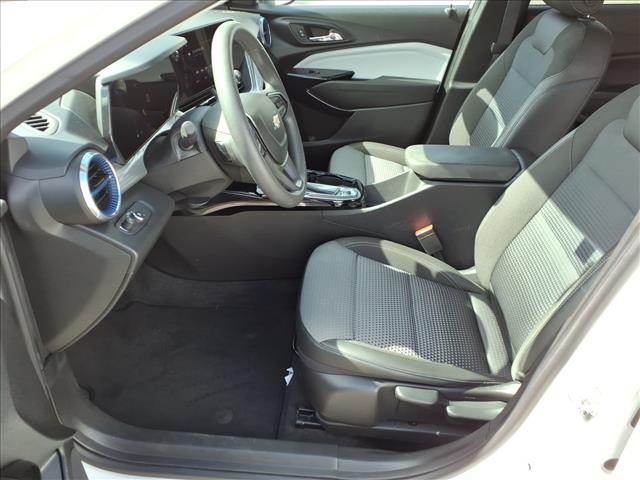 2024 Chevrolet Trax LT - Photo 11