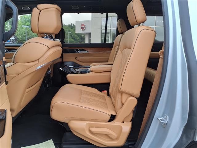 2022 Jeep Grand Wagoneer Series III - Photo 13