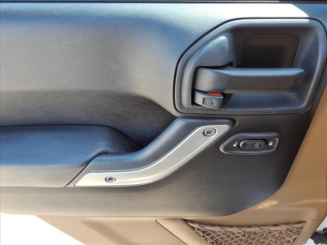 2015 Jeep Wrangler Unlimited Sahara - Photo 16