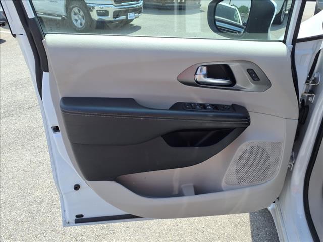 2023 Chrysler Pacifica Touring L - Photo 16