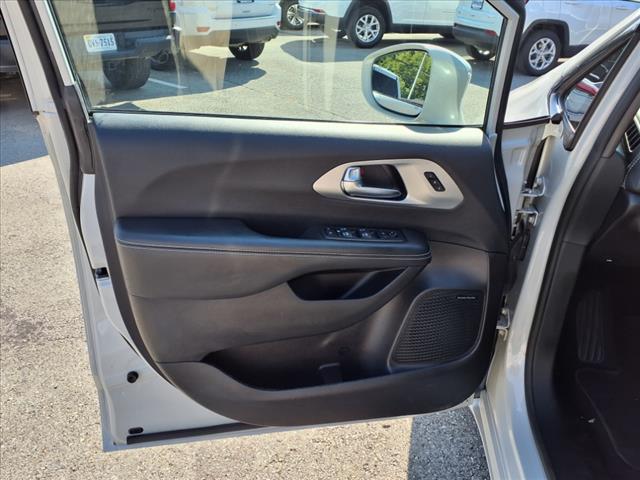 2021 Chrysler Pacifica Limited - Photo 18