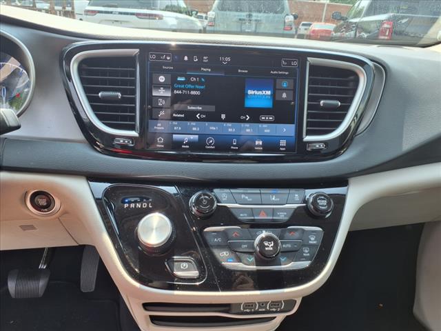 2023 Chrysler Pacifica Touring L - Photo 23