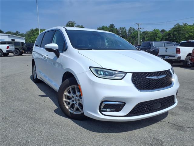2023 Chrysler Pacifica Touring L - Photo 2