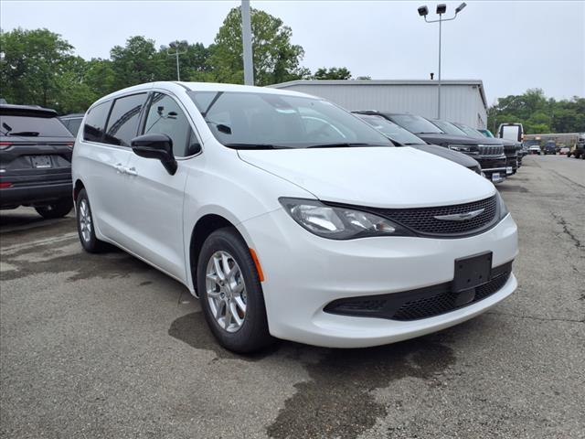 2025 Chrysler Voyager LX Passenger Van - Photo 2