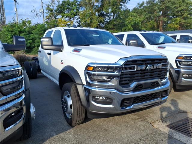 2026 RAM 5500 Chassis Tradesman/Big Horn 4x4 Crew Cab 197.4 in. WB - Photo 2