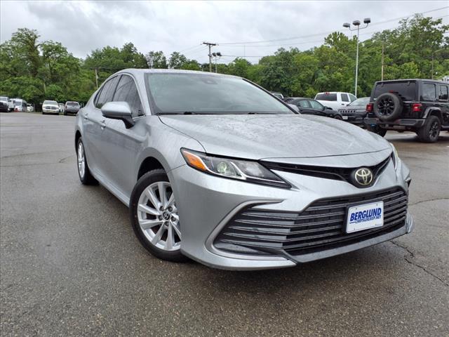 2023 Toyota Camry LE - Photo 2