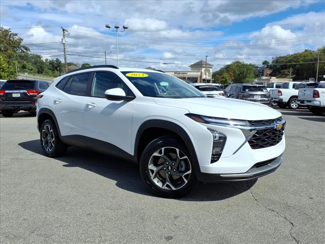 2024 Chevrolet Trax LT - Photo 2