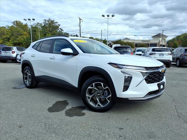 2024 Chevrolet Trax LT - Photo 2
