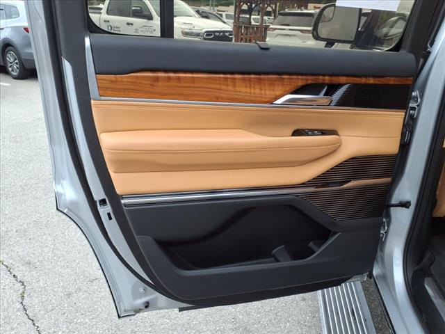 2022 Jeep Grand Wagoneer Series III - Photo 39