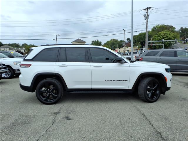 2023 Jeep Grand Cherokee Altitude - Photo 3