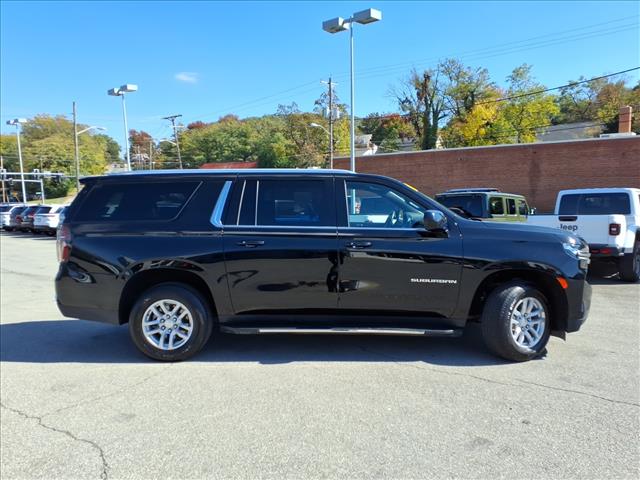 2023 Chevrolet Suburban LT - Photo 3