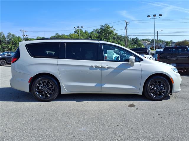 2021 Chrysler Pacifica Limited - Photo 3
