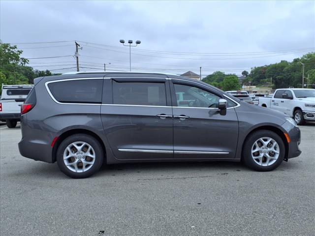 2020 Chrysler Pacifica Limited - Photo 3