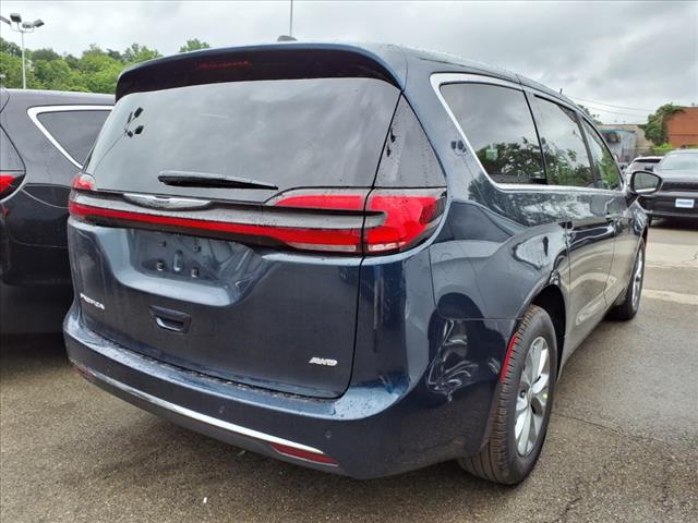 2025 Chrysler Pacifica Select All-Wheel Drive Passenger Van - Photo 3