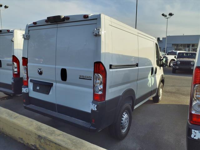 2025 RAM ProMaster Low Roof Cargo Van 118 in. WB - Photo 3