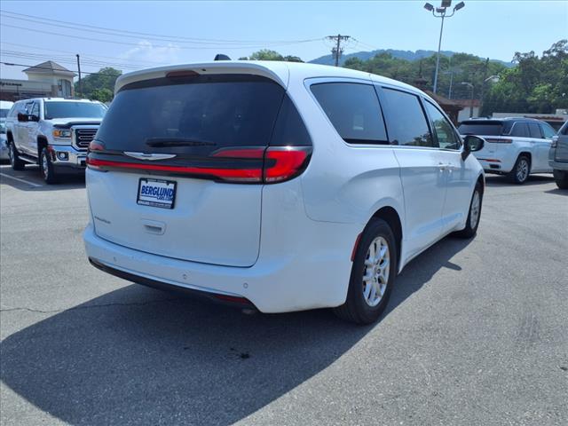2023 Chrysler Pacifica Touring L - Photo 4