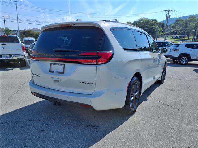 2021 Chrysler Pacifica Limited - Photo 4